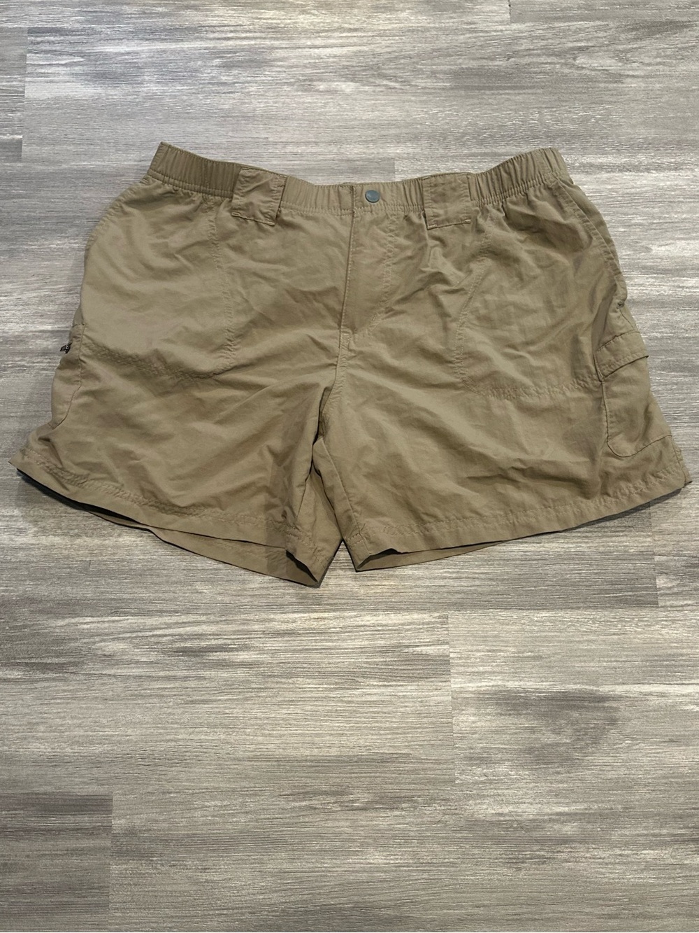 Columbia Women's Sandy River Tan Cargo Shorts 6” Large